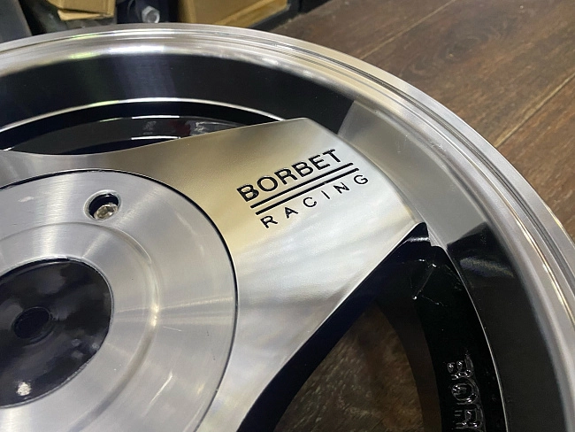 картинка Диски Borbet R14 4х100/114,3 ET25 J6 серебро + черный магазин  StreetTuning 