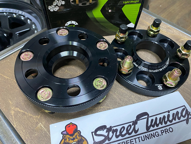 картинка Проставка переходная 20 мм с 5x100 на 5x114.3-ц.о 60.1 шпильки 12х1.5 магазин  StreetTuning 