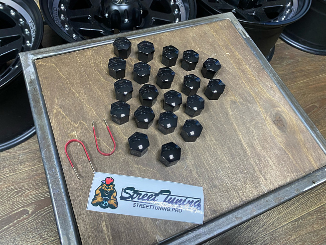 картинка Декоративные колпачки для колесных гаек и болтов под 22й ключ, черные магазин  StreetTuning 