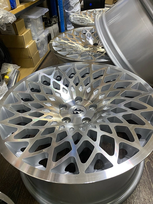 картинка Новые диски WCI CAST MT10 Replika R18 J8.5 ET40 5X108, серебро магазин  StreetTuning 