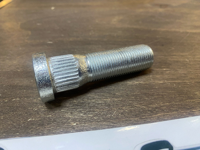 картинка Шпилька Starleks на газель, задняя D-20.9 mm,18х1.5, резьба 44 мм магазин  StreetTuning 