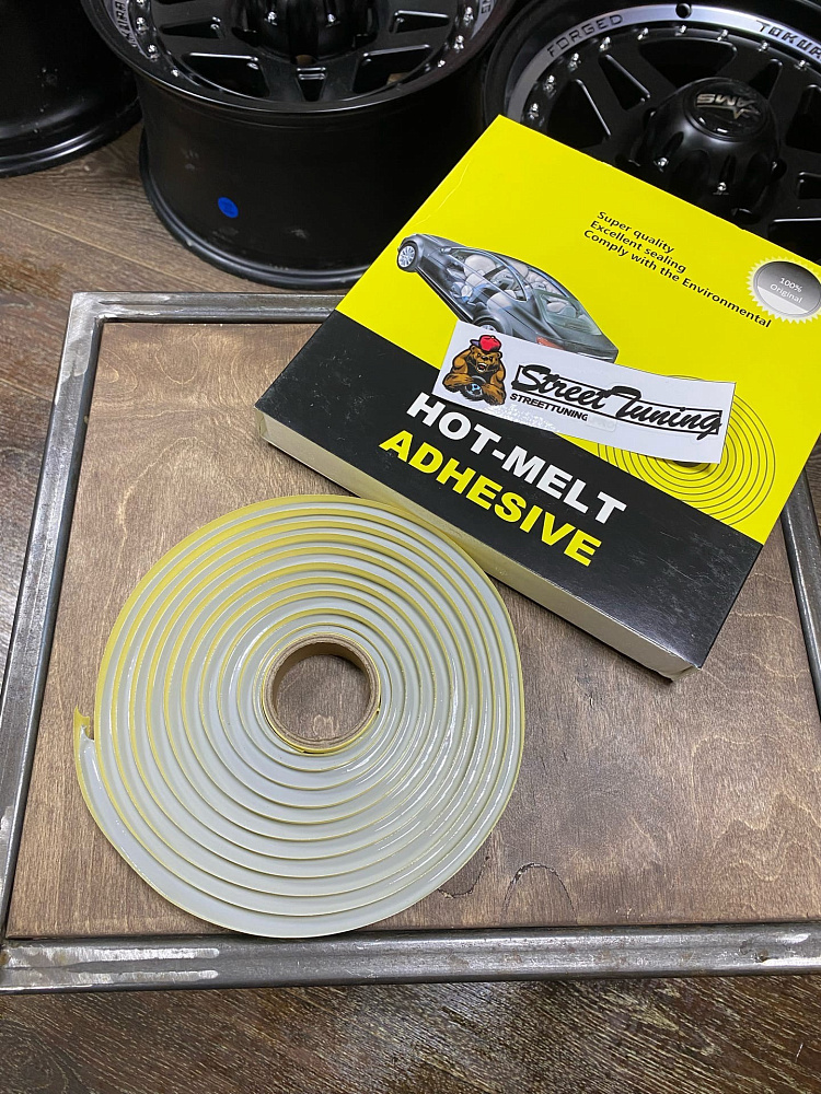 картинка Герметик для фар терморазмягчаемый ленточный Hot-Melt Adhesive, серый от магазина  StreetTuning