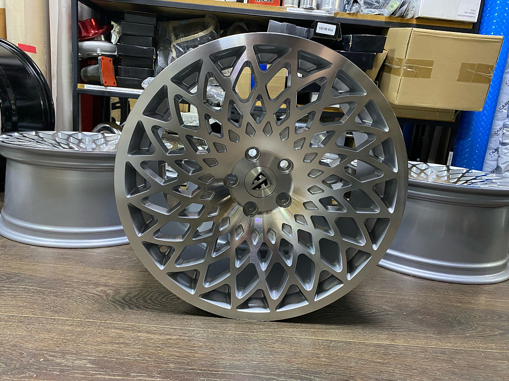 картинка Новые диски WCI CAST MT10 Replika R18 J8.5 ET40 5X108, серебро от магазина  StreetTuning