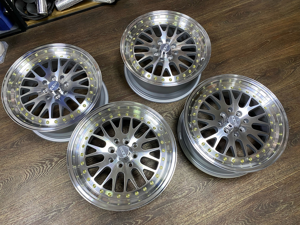 картинка Новые диски ESM 007 R16 J7 ET30 4X100x114.3 от магазина  StreetTuning