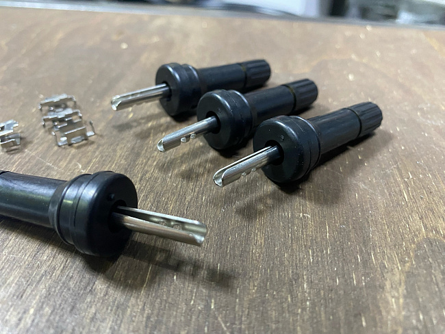 картинка Ниппели (вентили) под датчик, разборные TPMS-29, черные, 4 шт магазин  StreetTuning 