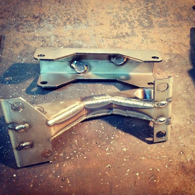 картинка Жесткая опора трансмиссии 5,6 МТ для Impreza WRX, STI, Legacy, Forester магазин  StreetTuning 