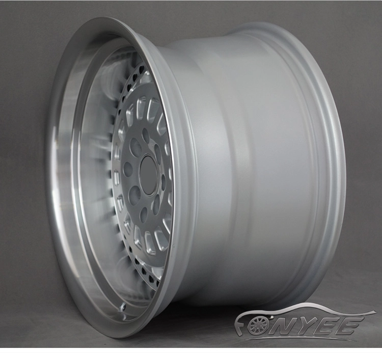 картинка Новые диски ESM 015 R16 4x114,3-4x100 ET21 J8 серебро + черные болтики от магазина  StreetTuning